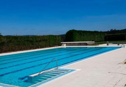 O concello de Padrón estrea a tempada de verán coa apertura da piscina municipal da Escratitude